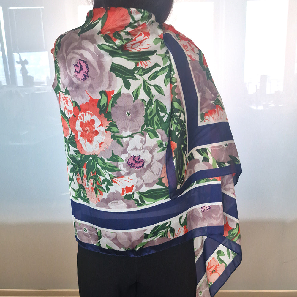 Lenço Orchid Breeze, Azul, 85 cm x 180 cm, 100% Seda Vegana