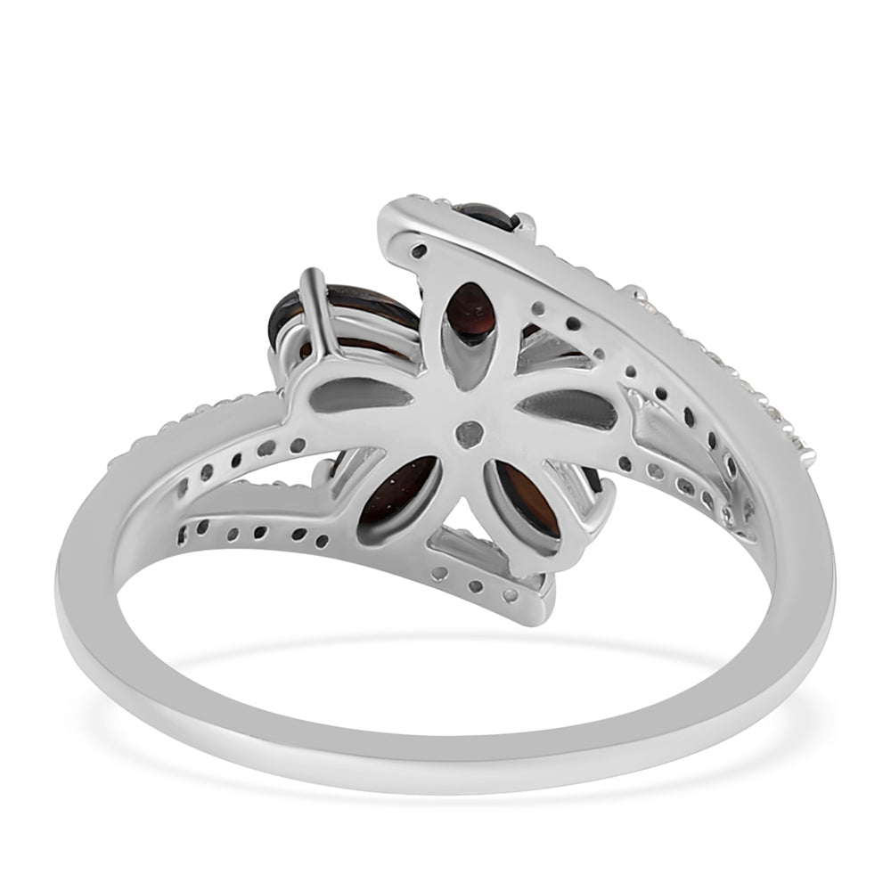 Anel de Prata com Opala Preta de Lega Dembi da Etiópia e Topázio Branco