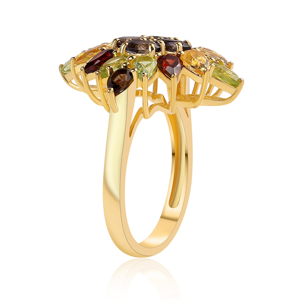 Anel de Prata com Banho de Ouro com Granada Vermelha e Peridoto Contraste: Cabeca de Veado (800)