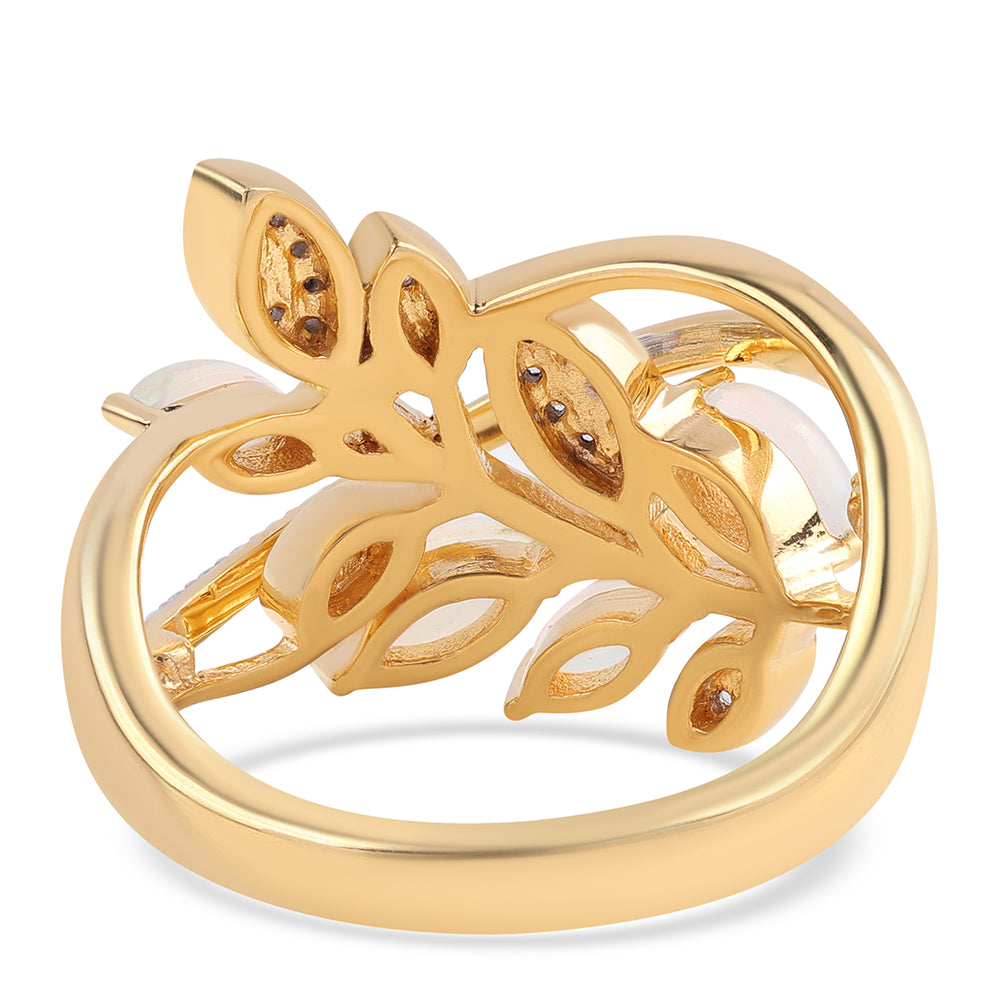 Anel de Prata com Banho de Ouro com Opala da Etiópia de Lega Dembi e Topázio Branco Contraste: Cabeca de Veado (800)