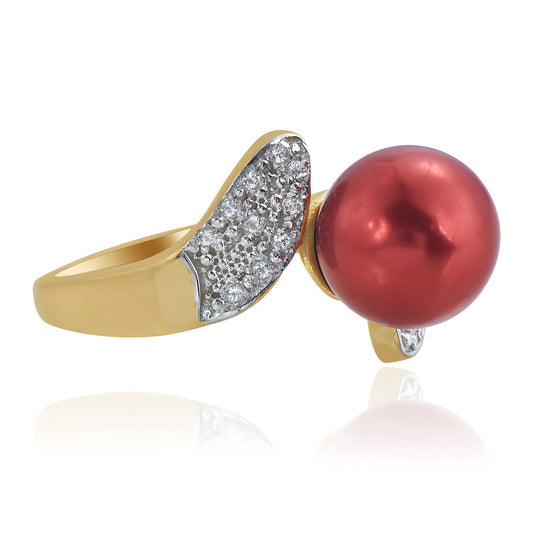 Anel de Prata com Banho de Ouro com Pérola Vermelha de Água Doce e Topázio Branco Contraste: Cabeca de Veado (800)
