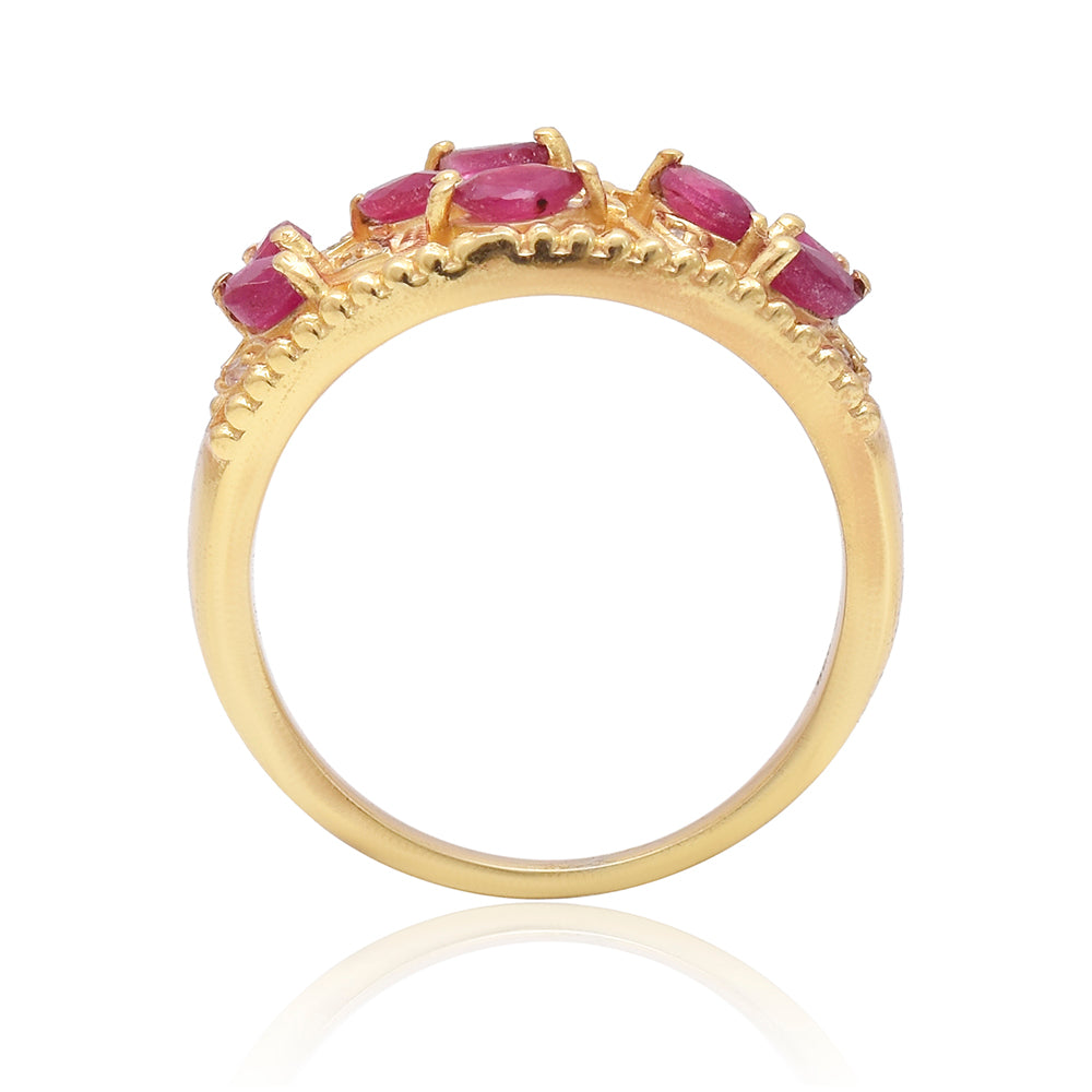 Anel de Prata com Banho de Ouro com Rubi de Madagáscar e Topázio Branco Contraste: Cabeca de Veado (800)