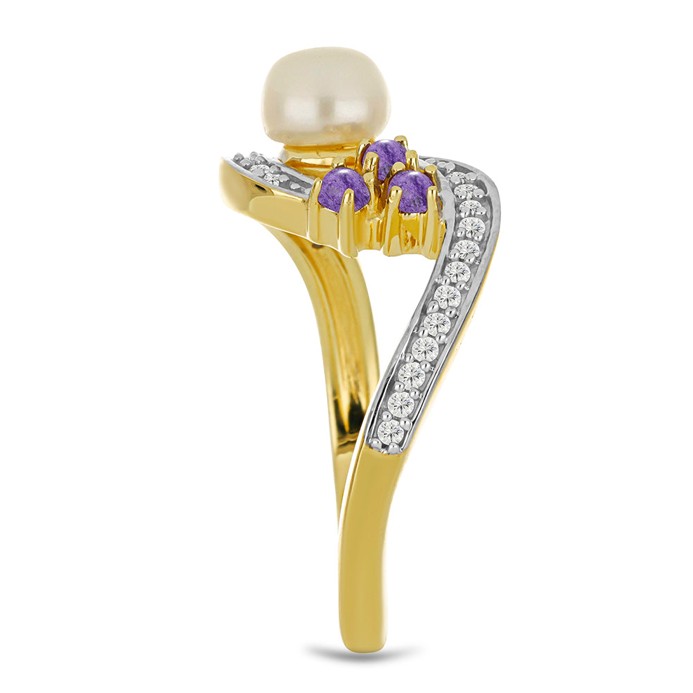 Anel de Prata com Banho de Ouro com Charoite e Pérola Branca de Água Doce Contraste: Cabeca de Veado (800)