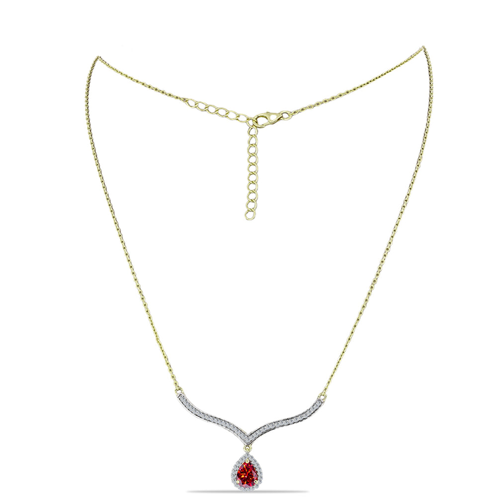 Colar de Prata com Banho de Ouro com Moissanite Vermelho Majestoso e Topázio Branco Contraste: Cabeca de Veado (800)