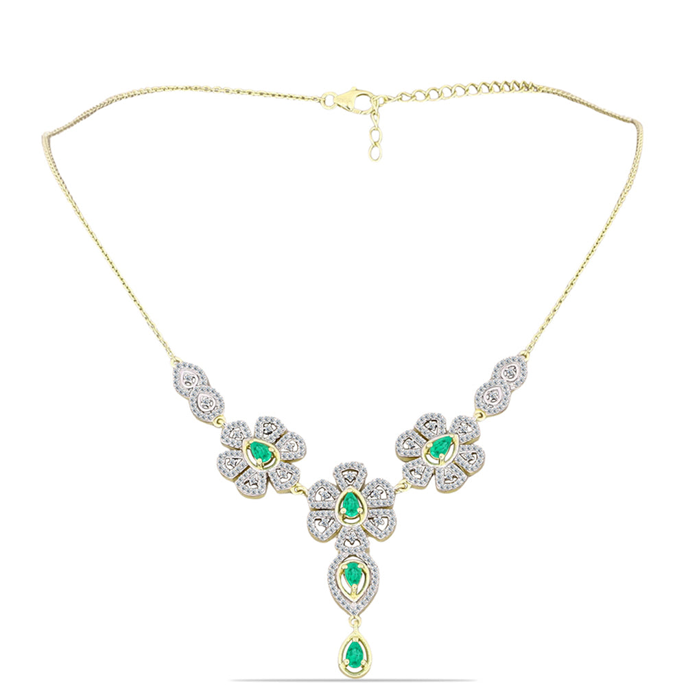 Colar de Prata com Banho de Ouro com Esmeralda da Colômbia e Diamante Branco Contraste: Cabeca de Veado (800)