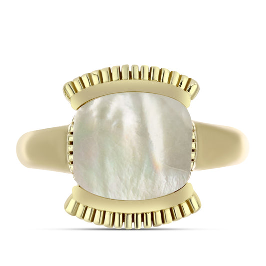 Anel de Prata com Banho de Ouro com Mãe de Pérola Contraste: Cabeca de Veado (800)