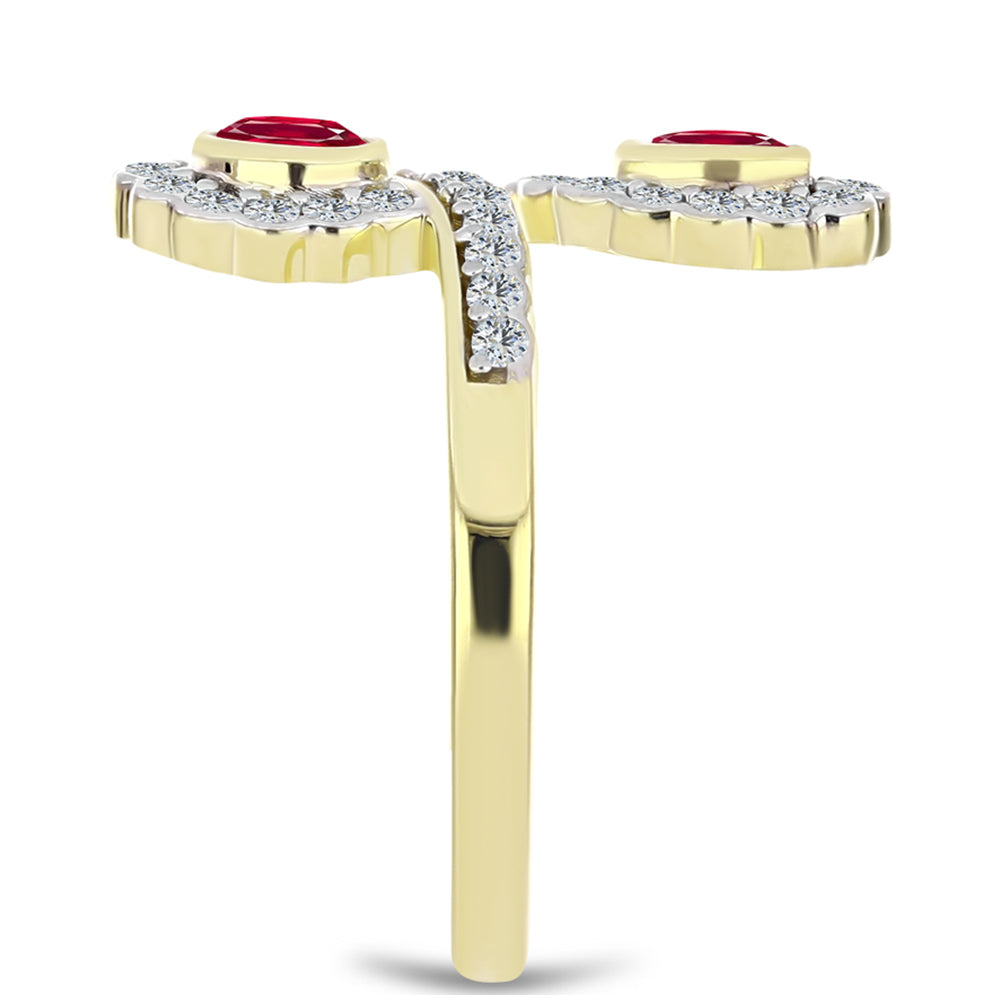 Anel de Prata com Banho de Ouro com Rubi de Madagáscar e Topázio Branco Contraste: Cabeca de Veado (800)