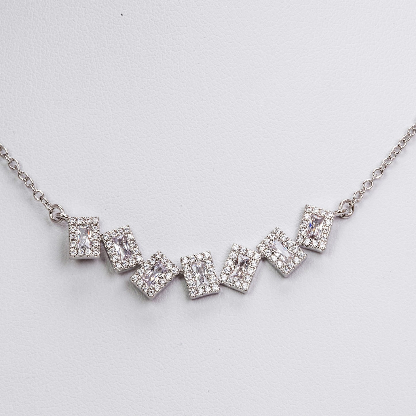 Colar de Liga de Ouro Branco com Cristal Emporia® Branco