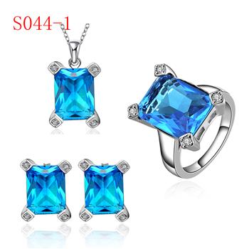 Conjunto de Liga de Ouro com Cristal Emporia® Azul ( Colar+Brincos+Anel )