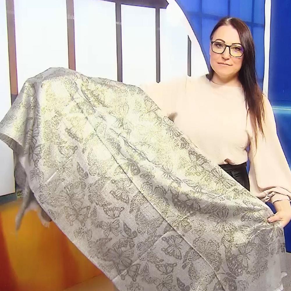 Xaile Preto Brilhante com Padrão de uma Borboleta , 70 cm x 180 cm