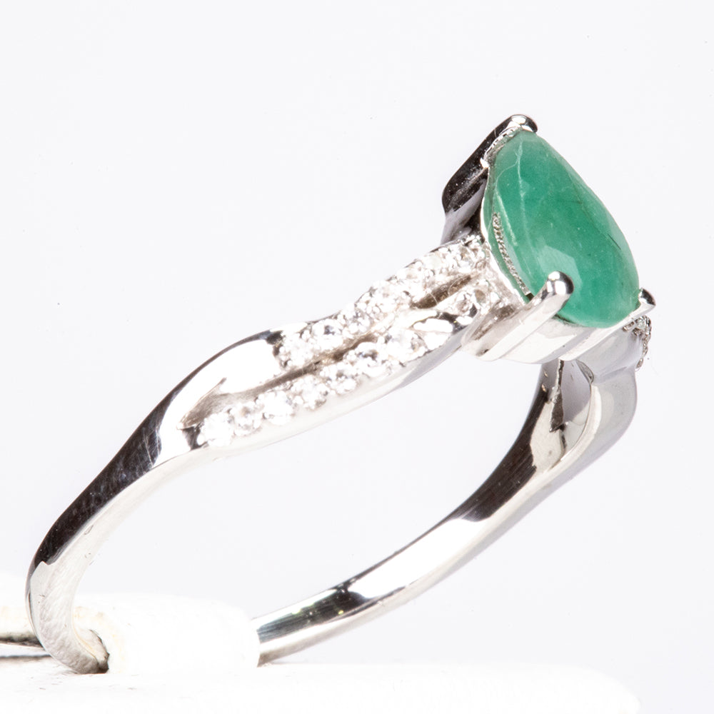 Anel de Prata com Esmeralda do Brasil e Zircão Branco