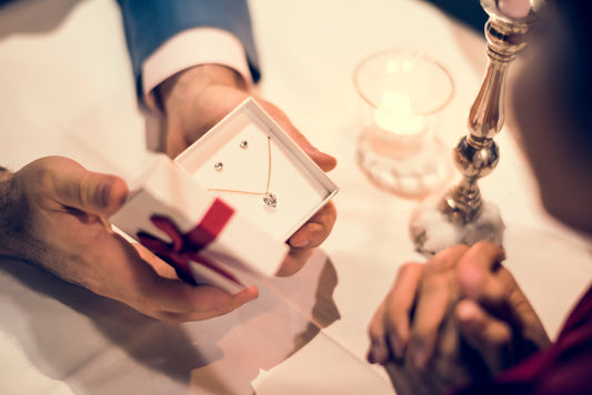 Joias de ouro ou prata para presente? Como escolher a peça perfeita