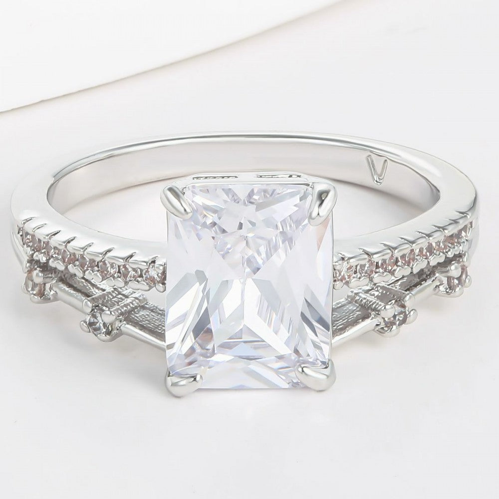 Anel de Liga de Ouro com Cristal Emporia® Branco