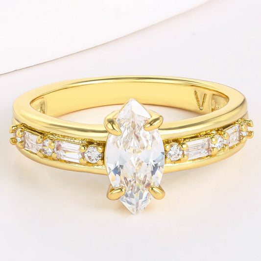 Anel de Liga de Ouro com Cristal Emporia® Branco