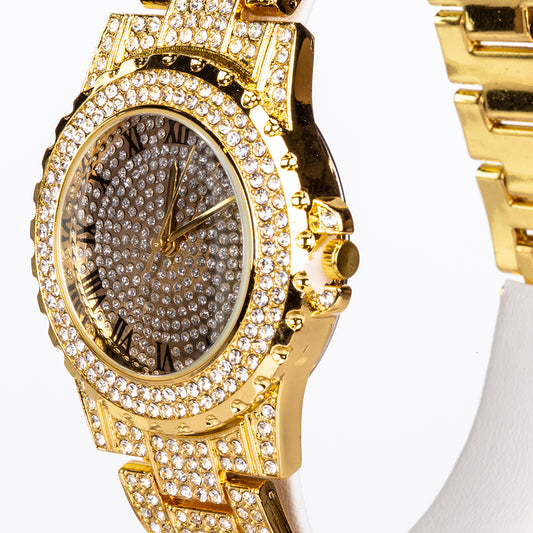 Conjunto de Jóias Emporia de 4 peças, em tom dourado e de qualidade superior, numa caixa de presente exclusiva com efeito de couro (incluindo relógio, pulseira, colar grosso e colar com pendente em forma de cruz com cristal Emporia branco)