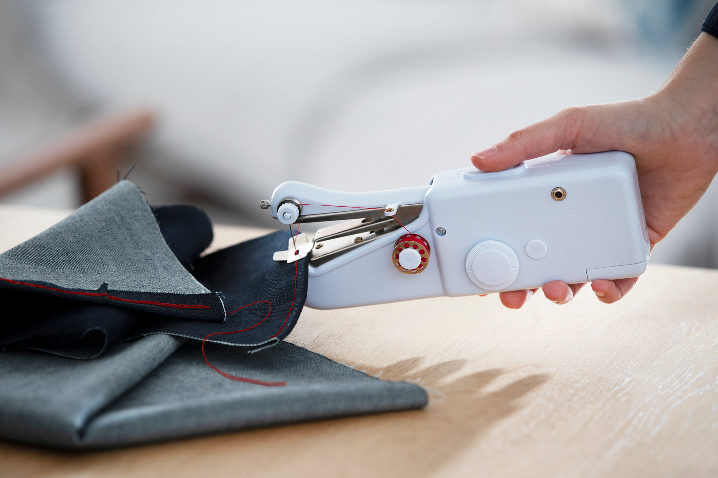 Mini-máquina de costura portátil Magic Stitch