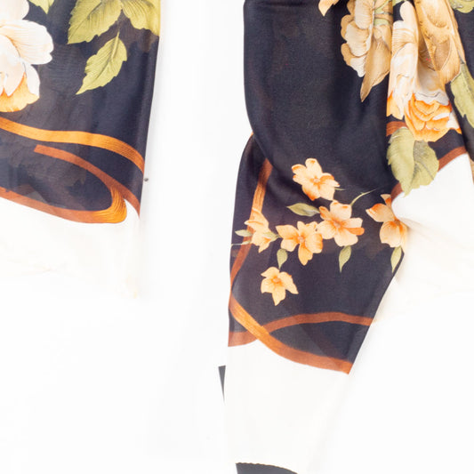 Lenço Telas e Flores, 85 x 180 cm, Preto, 100% Seda Vegana