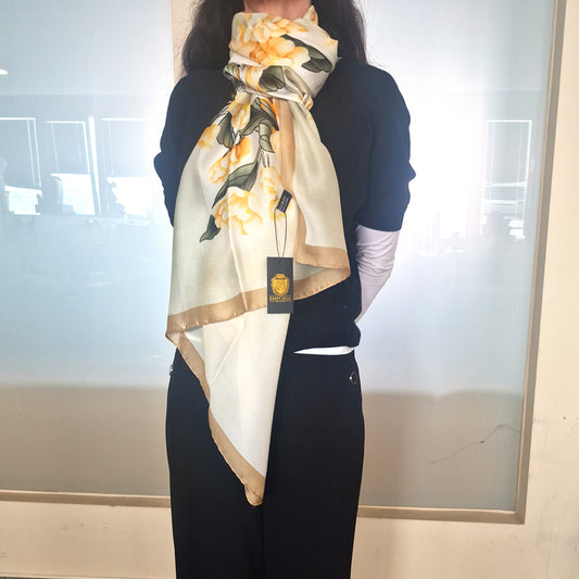 Lenço Blooming Flowers, amarelo, 85 cm x 180 cm, 100% seda vegana