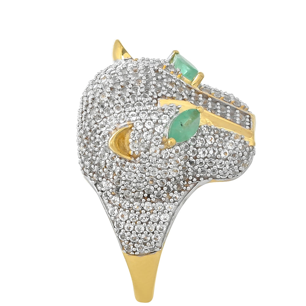 Anel de Prata com Banho de Ouro com Esmeralda do Brasil e Topázio Branco  Contraste: Cabeca de Veado (800)