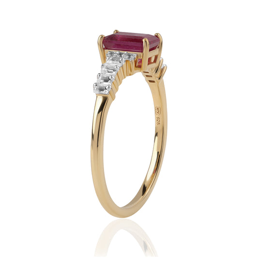 Anel de Prata com Banho de Ouro com Rubi de Moçambique e Topázio Branco