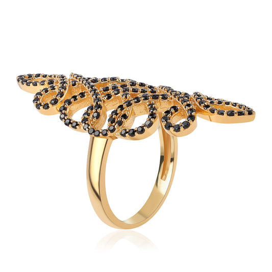 Anel de Prata com Banho de Ouro com Espinela Preta  Contraste: Cabeca de Veado (800)