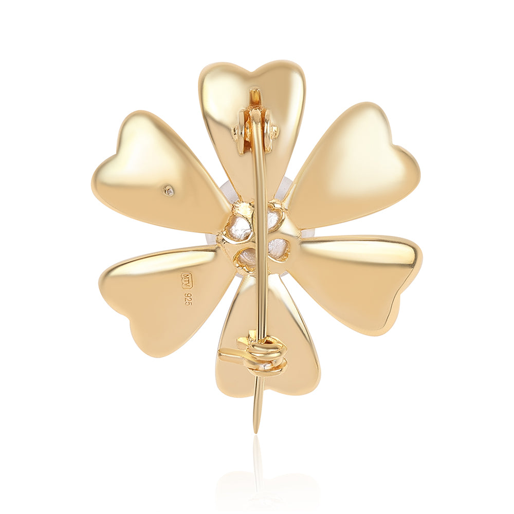 Alfinete de Prata com Banho de Ouro com Pérola de Água Doce Branca  Contraste: Cabeca de Veado (800)