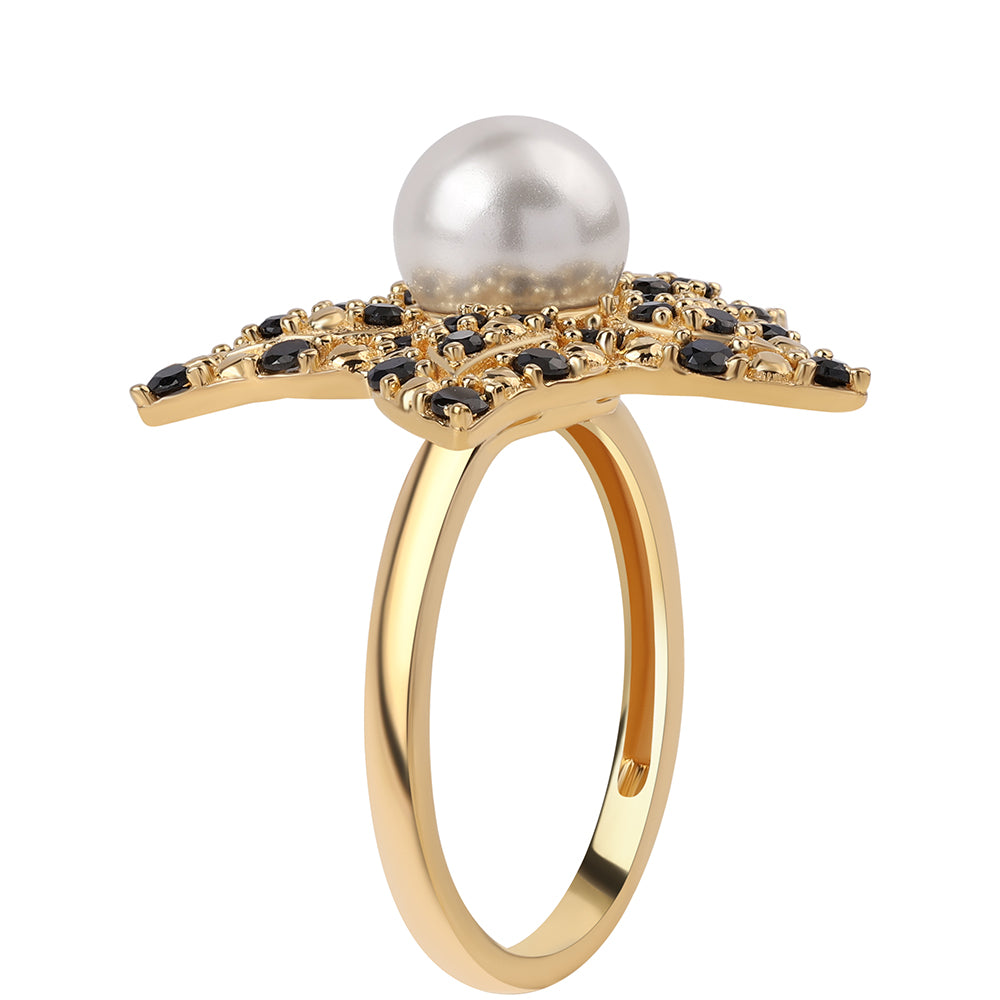 Anel de Prata com Banho de Ouro com Espinela Preta e Pérola de Água Doce Branca  Contraste: Cabeca de Veado (800)