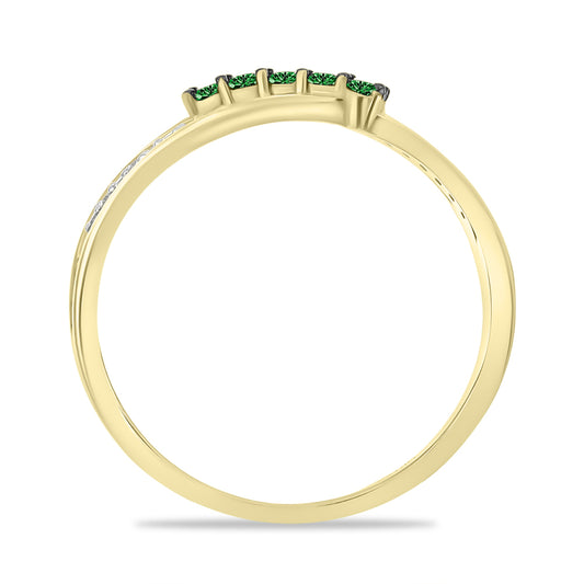 Anel de Prata com Banho de Ouro com Diamante Verde e Diamante Branco  Contraste: Cabeca de Veado (800)