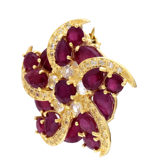 Alfinete de Prata com Banho de Ouro com Rubi de Madagáscar e Topázio Branco  Contraste: Cabeca de Veado (800)