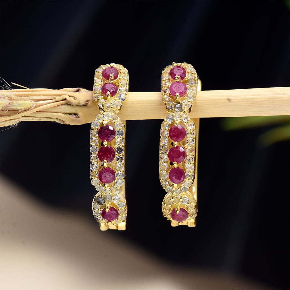 Brincos de Prata com Banho de Ouro com Rubi de Madagáscar e Topázio Branco