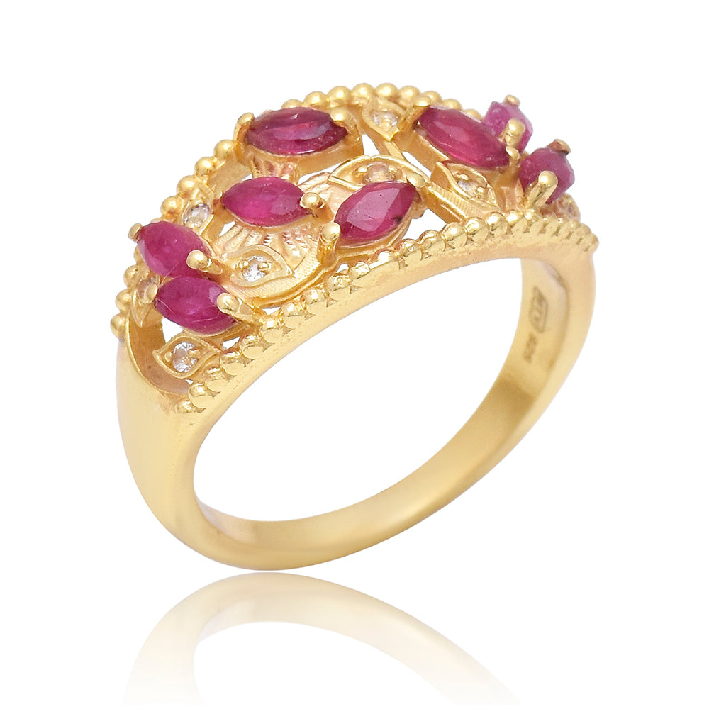 Anel de Prata com Banho de Ouro com Rubi de Madagáscar e Topázio Branco  Contraste: Cabeca de Veado (800)