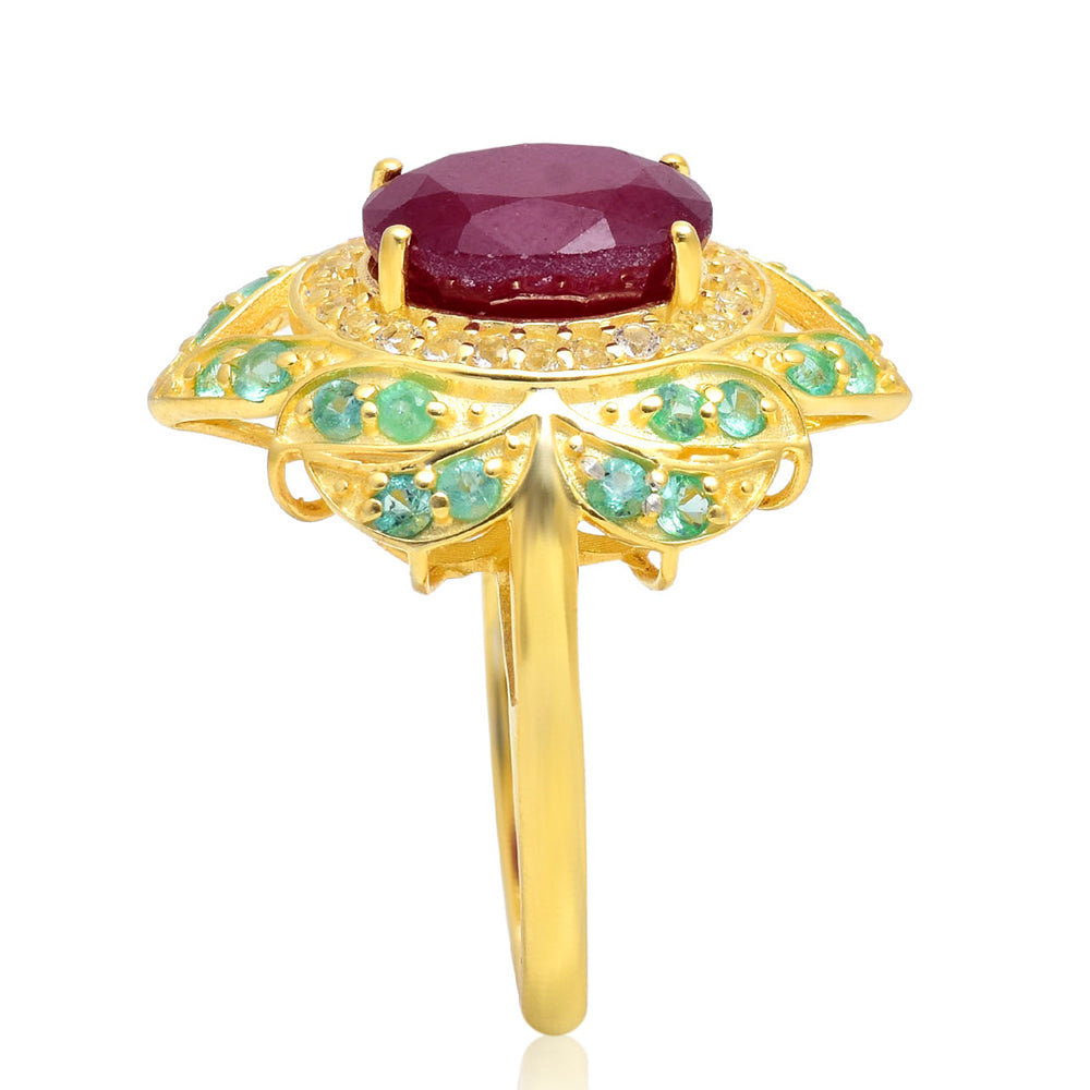 Anel de Prata com Banho de Ouro com Rubi de Madagáscar e Esmeralda do Brasil  Contraste: Cabeca de Veado (800)