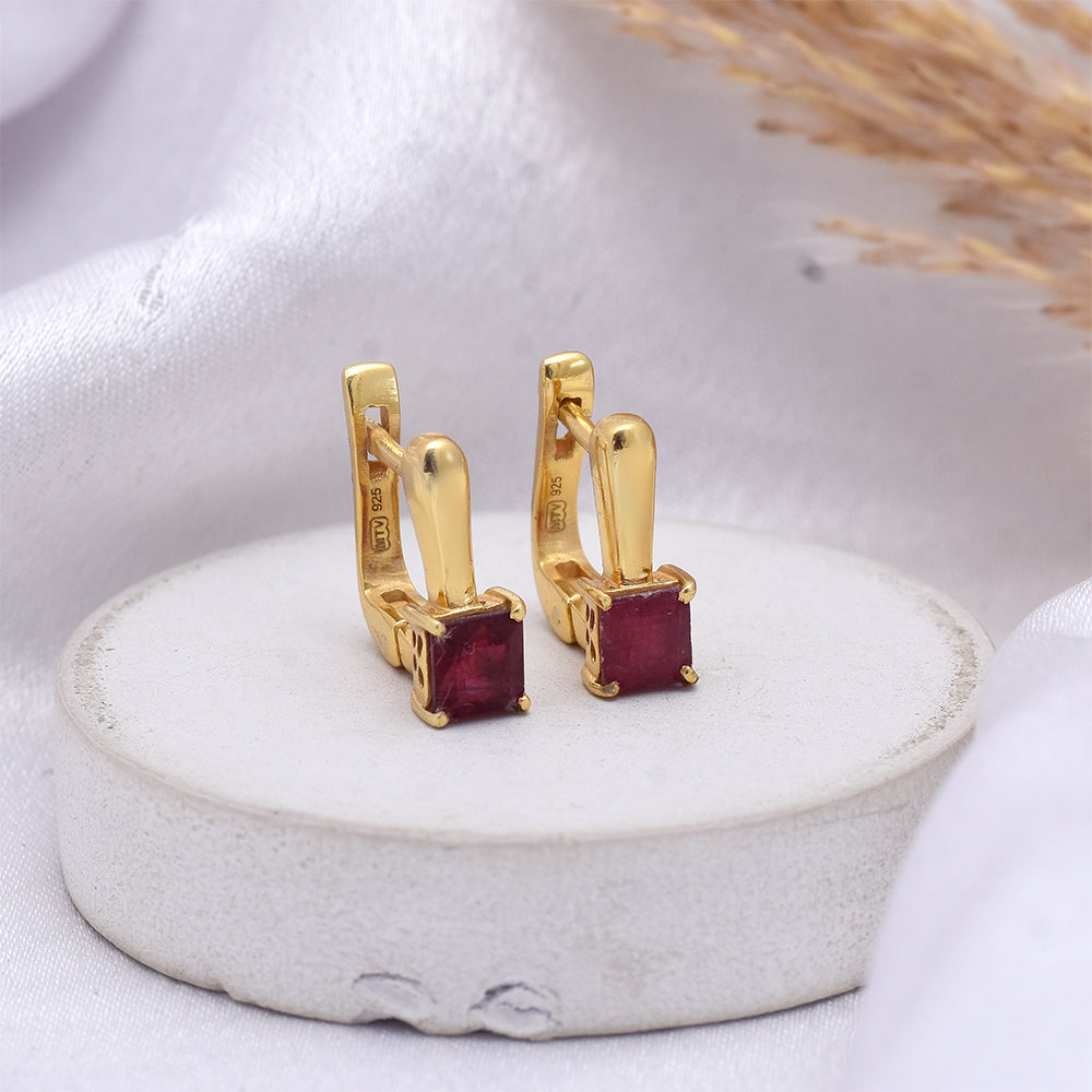 Brincos de Prata com Banho de Ouro com Rubi de Madagáscar