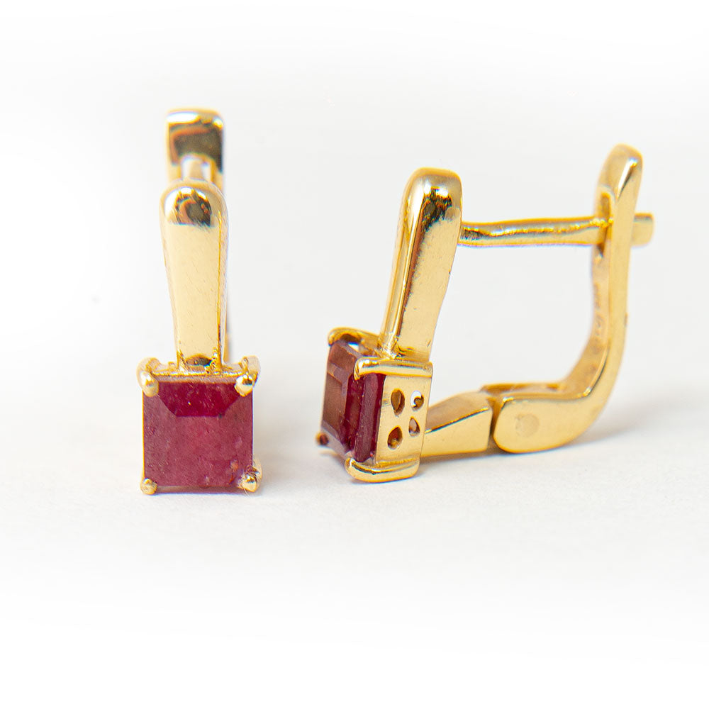 Brincos de Prata com Banho de Ouro com Rubi de Madagáscar