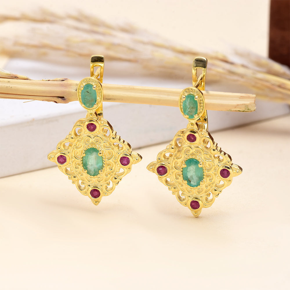 Brincos de Prata com Banho de Ouro com Rubi de Madagáscar e Esmeralda do Brasil  Contraste: Cabeca de Veado (800) 3 