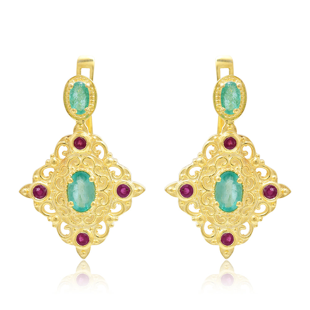 Brincos de Prata com Banho de Ouro com Rubi de Madagáscar e Esmeralda do Brasil  Contraste: Cabeca de Veado (800) 7 