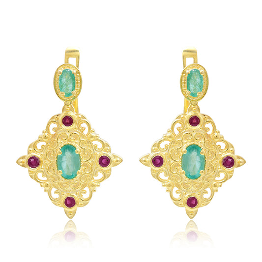 Brincos de Prata com Banho de Ouro com Rubi de Madagáscar e Esmeralda do Brasil  Contraste: Cabeca de Veado (800)