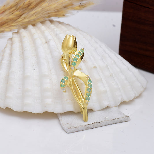 Alfinete de Prata com Banho de Ouro com Esmeralda do Brasil e Topázio Branco