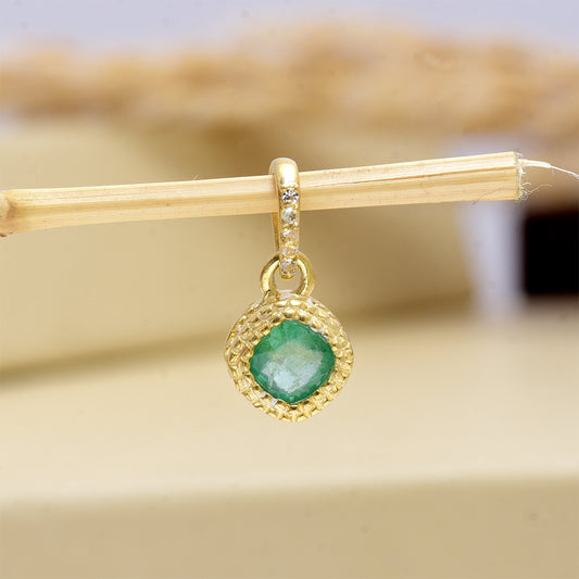 Pendente de Prata com Banho de Ouro com Esmeralda do Brasil e Topázio Branco