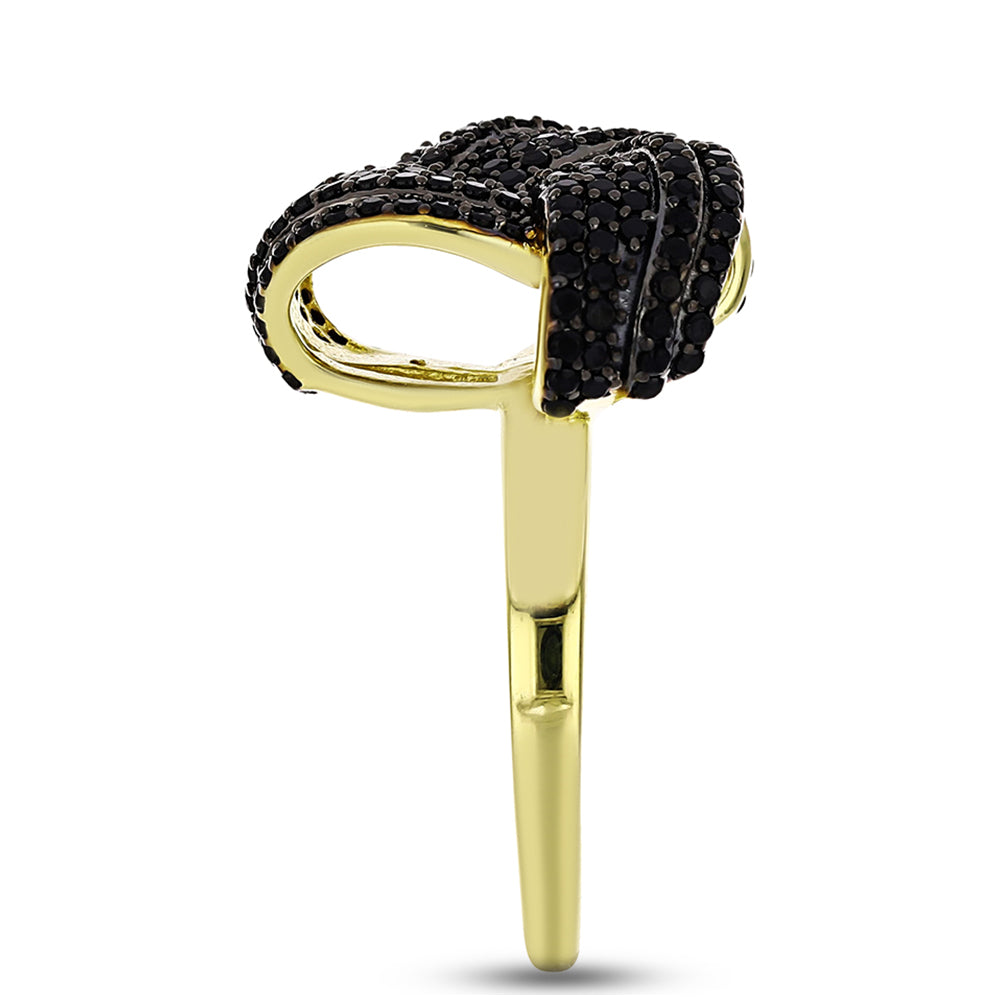 Anel de Prata com Banho de Ouro com Espinela Preta  Contraste: Cabeca de Veado (800)