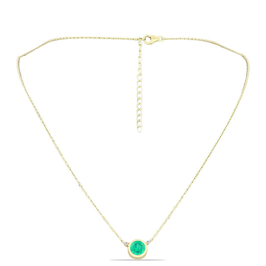 Colar de Prata com Banho de Ouro com Esmeralda da Colômbia e Diamante Branco  Contraste: Cabeca de Veado (800)