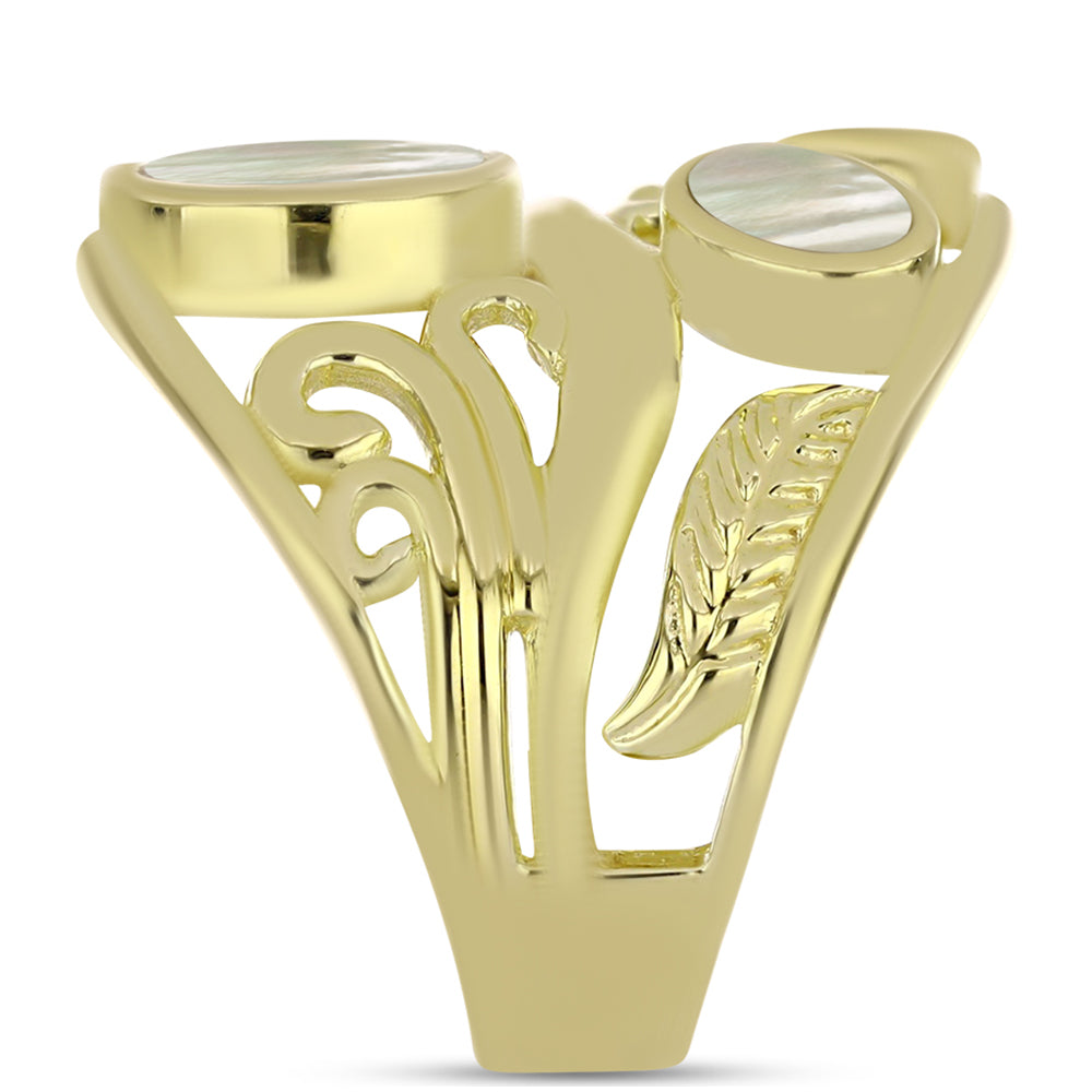 Anel de Prata com Banho de Ouro com Mãe de Pérola  Contraste: Cabeca de Veado (800)