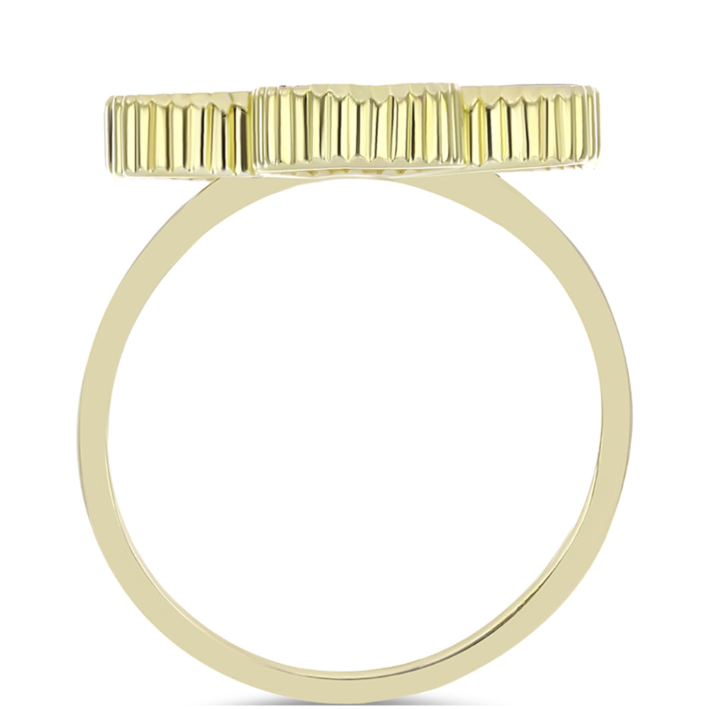 Anel de Prata com Banho de Ouro com Mãe de Pérola  Contraste: Cabeca de Veado (800)