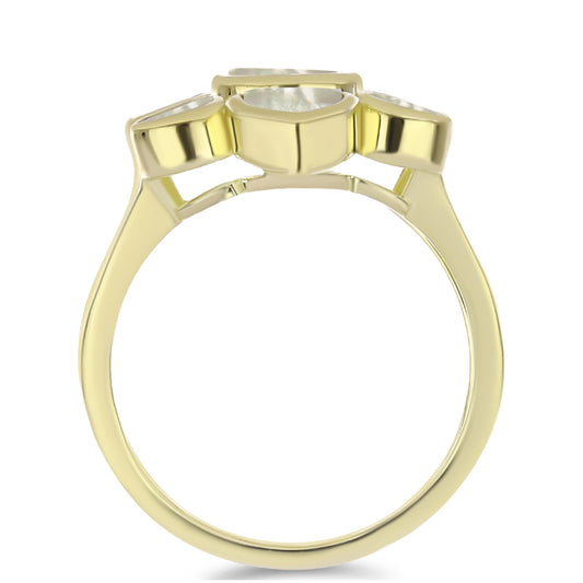 Anel de Prata com Banho de Ouro com Mãe de Pérola  Contraste: Cabeca de Veado (800)