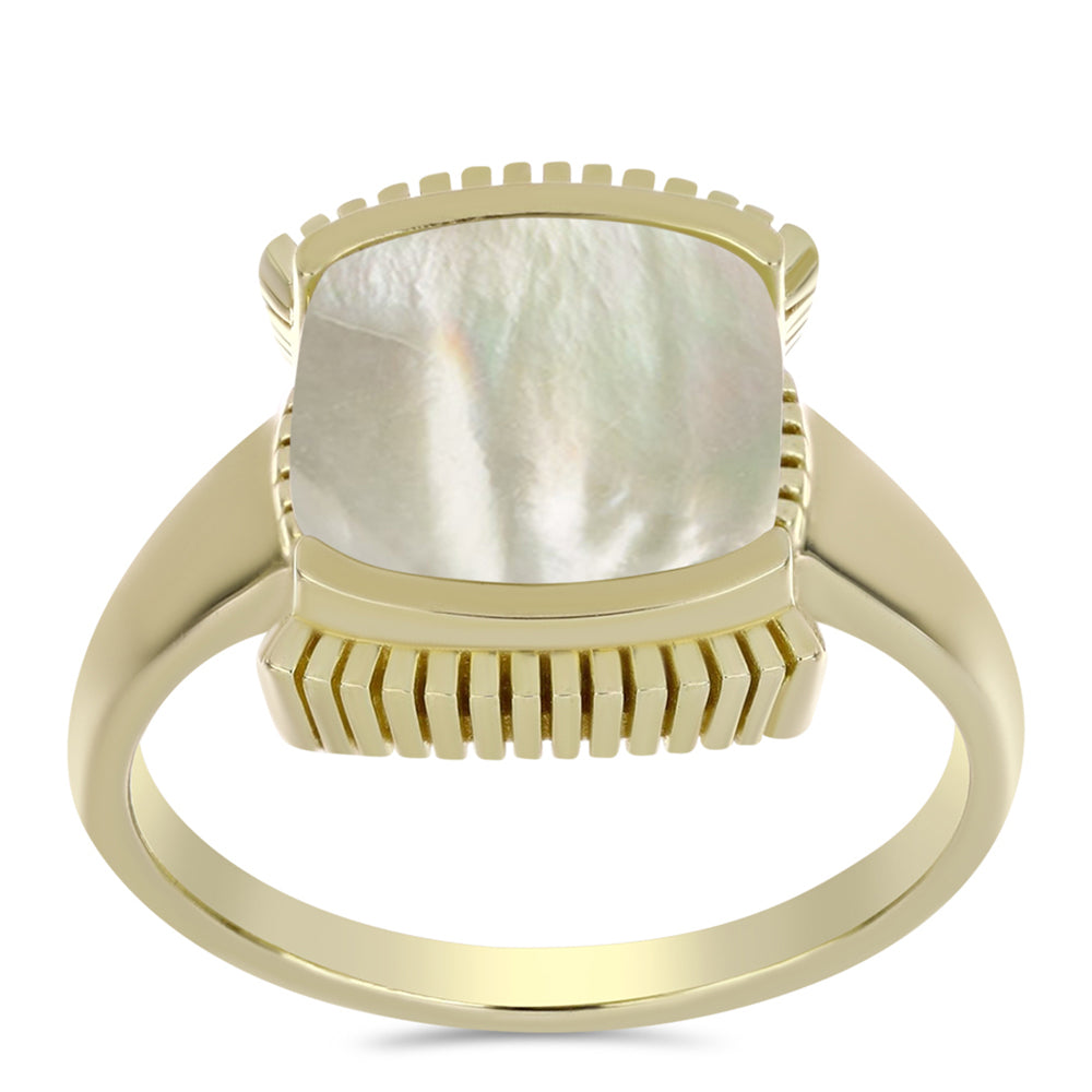 Anel de Prata com Banho de Ouro com Mãe de Pérola  Contraste: Cabeca de Veado (800)