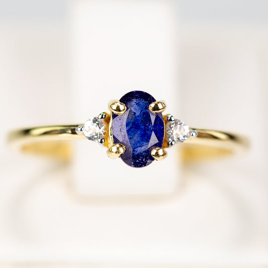 Anel de Prata com Banho de Ouro com Safira Azul Australiana e Topázio Branco