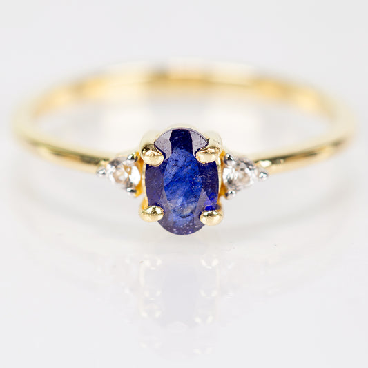 Anel de Prata com Banho de Ouro com Safira Azul Australiana e Topázio Branco