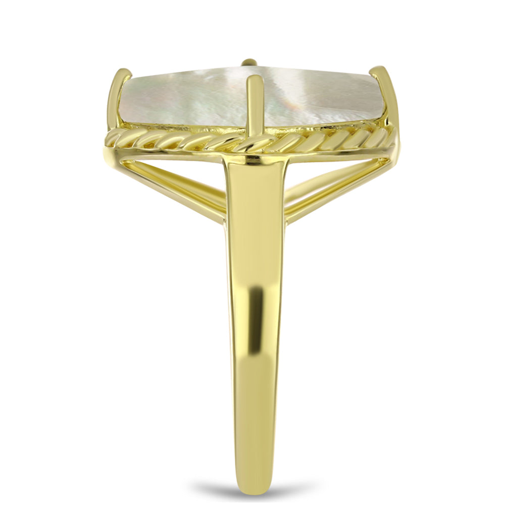 Anel de Prata com Banho de Ouro com Mãe de Pérola  Contraste: Cabeca de Veado (800)