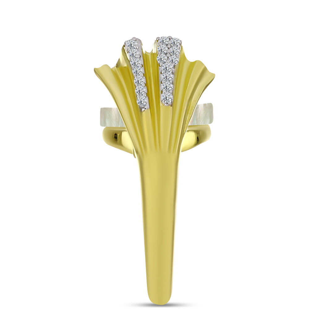 Anel de Prata com Banho de Ouro com Mãe de Pérola e Topázio Branco  Contraste: Cabeca de Veado (800)