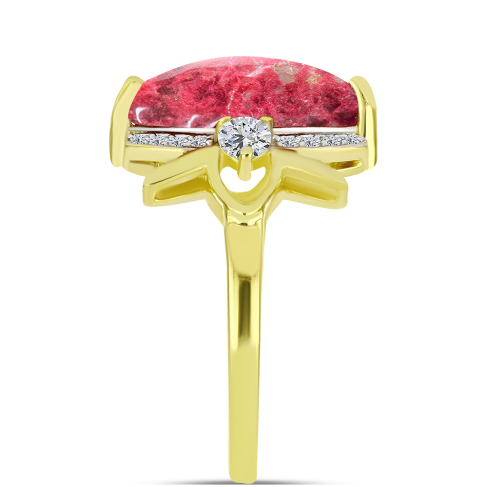 Anel de Prata com Banho de Ouro com Thulite e Topázio Branco  Contraste: Cabeca de Veado (800)
